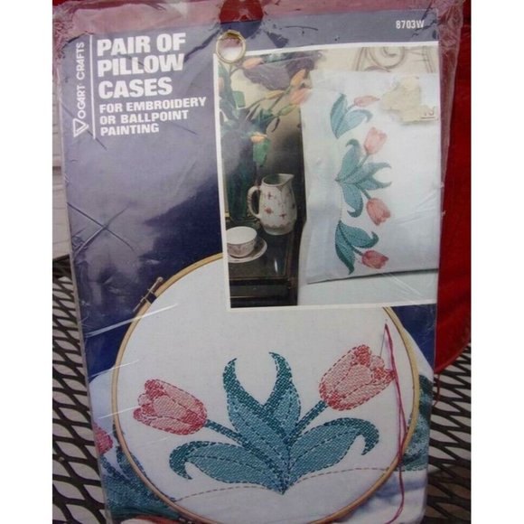 New Vogart Crafts Pair of Pillow Cases #8703W Tulip 20.5" x 32" Craft Hobby‎ - Picture 1 of 2
